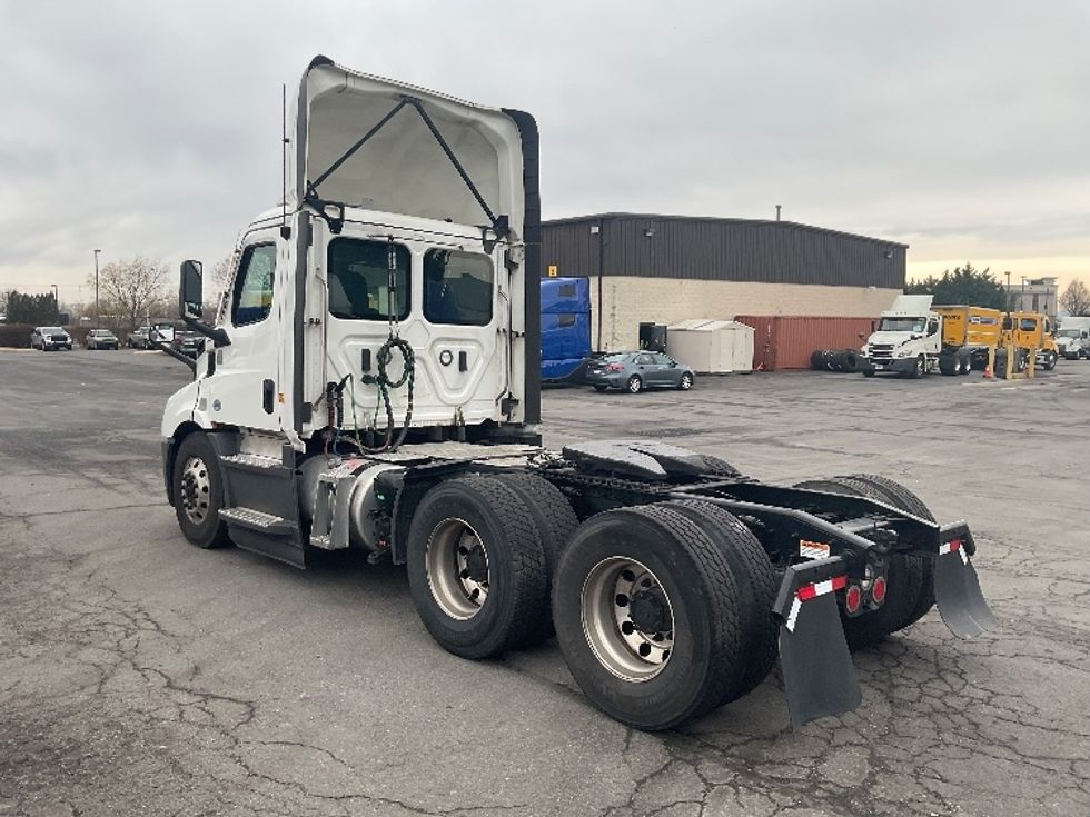 Day Cab Tractor-Heavy Duty Tractors-Freightliner-2022-T11664ST-Harrisburg-PA-447,853\n\t\tmiles-$ 54,250 - Image 5