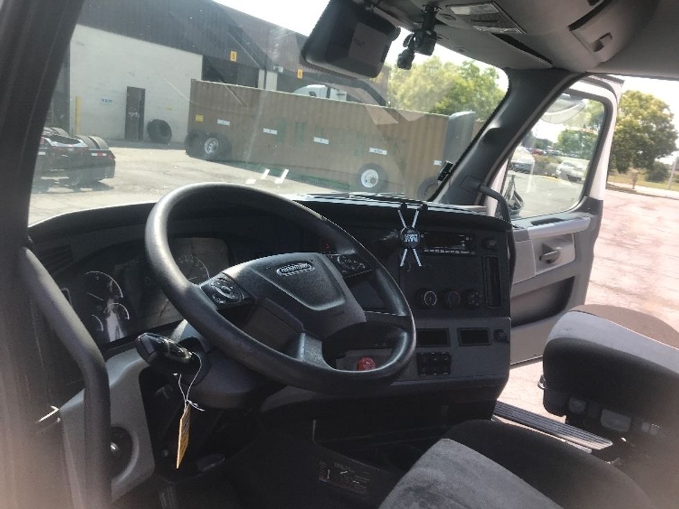 Day Cab Tractor-Heavy Duty Tractors-Freightliner-2022-T11664ST-Harrisburg-PA-465,724\n\t\tmiles-$ 55,500 - Image 10