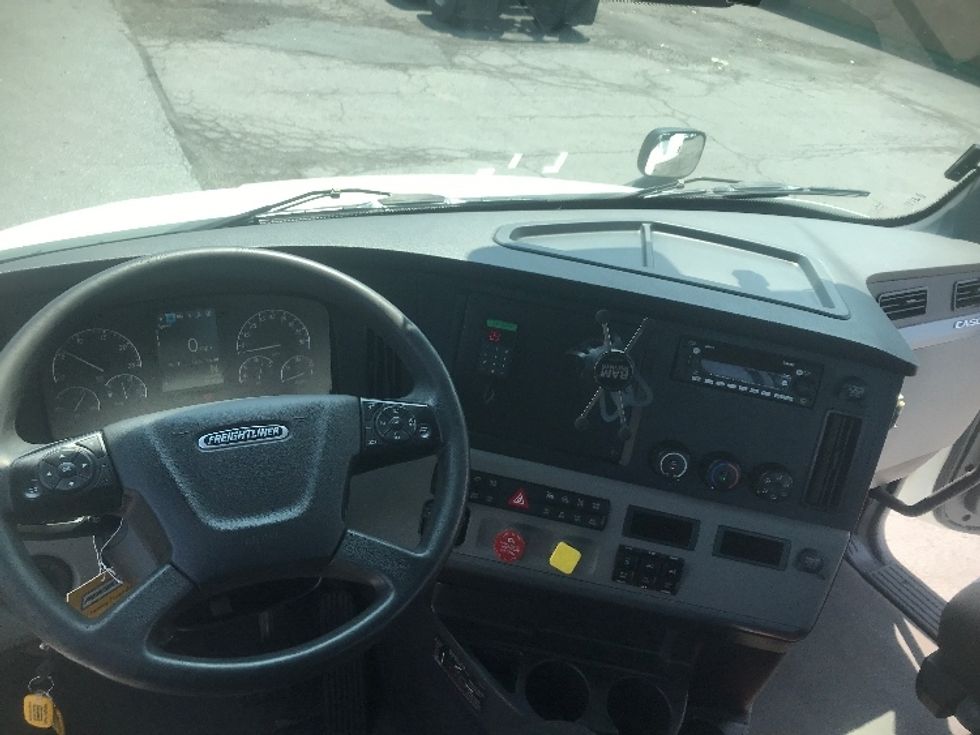 Day Cab Tractor-Heavy Duty Tractors-Freightliner-2022-T11664ST-Harrisburg-PA-465,724\n\t\tmiles-$ 55,500 - Image 11