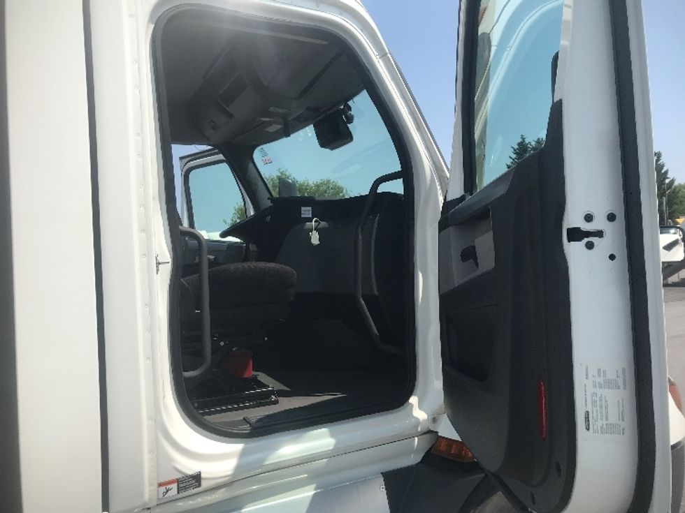 Day Cab Tractor-Heavy Duty Tractors-Freightliner-2022-T11664ST-Harrisburg-PA-465,724\n\t\tmiles-$ 55,500 - Image 12