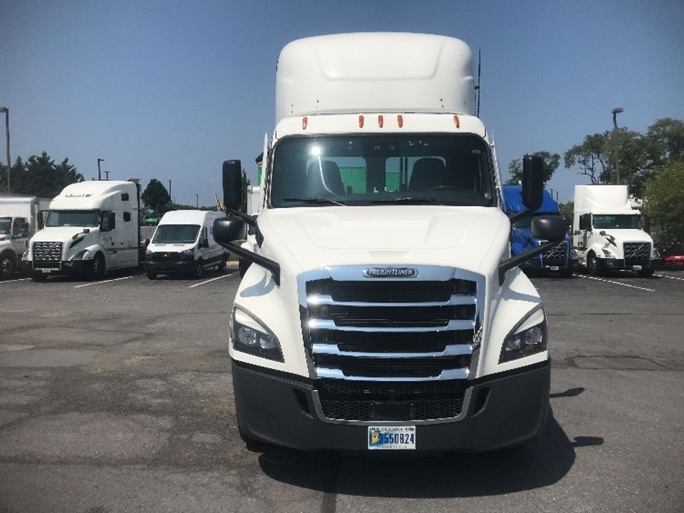 Day Cab Tractor-Heavy Duty Tractors-Freightliner-2022-T11664ST-Harrisburg-PA-465,724\n\t\tmiles-$ 55,500 - Image 2