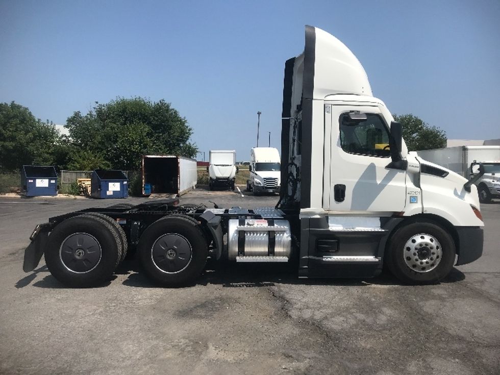 Day Cab Tractor-Heavy Duty Tractors-Freightliner-2022-T11664ST-Harrisburg-PA-465,724\n\t\tmiles-$ 55,500 - Image 8