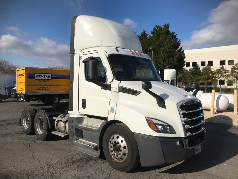 Day Cab Tractor-Heavy Duty Tractors-Freightliner-2022-T11664ST-Harrisburg-PA-505,026\n\t\tmiles-$ 44,250 - Image 1