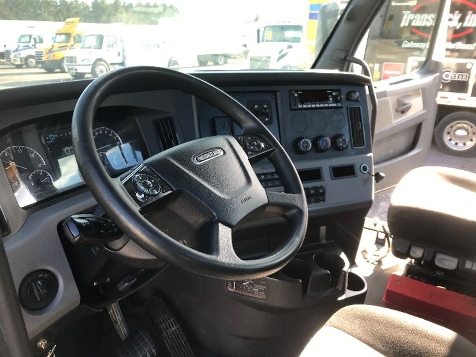 Day Cab Tractor-Heavy Duty Tractors-Freightliner-2022-T11664ST-Harrisburg-PA-505,026\n\t\tmiles-$ 44,250 - Image 10