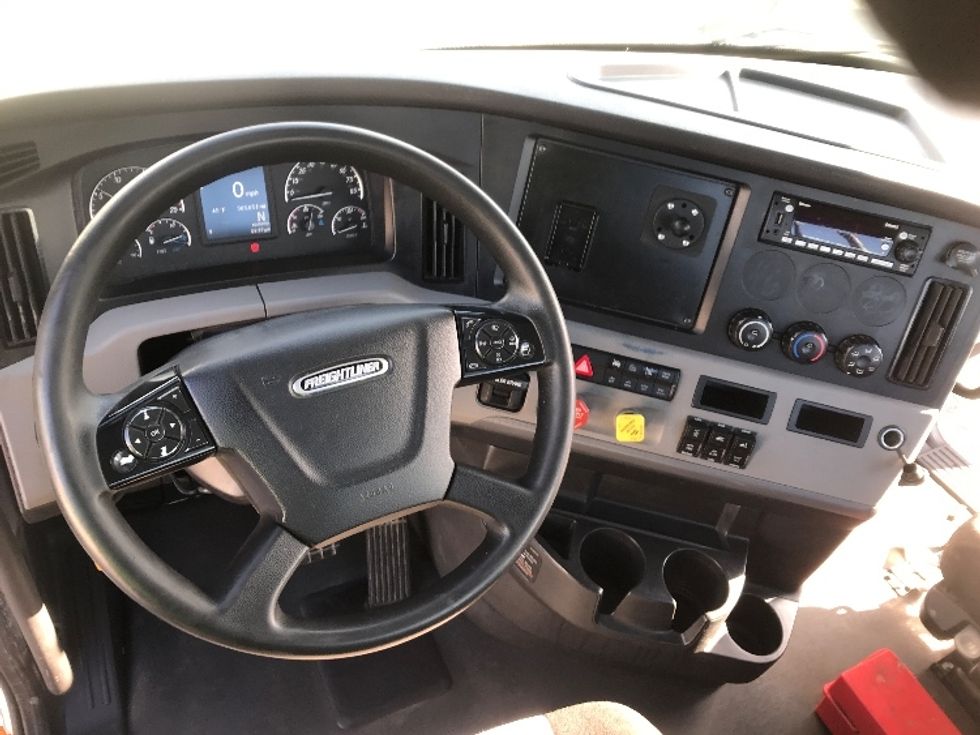 Day Cab Tractor-Heavy Duty Tractors-Freightliner-2022-T11664ST-Harrisburg-PA-505,026\n\t\tmiles-$ 44,250 - Image 11