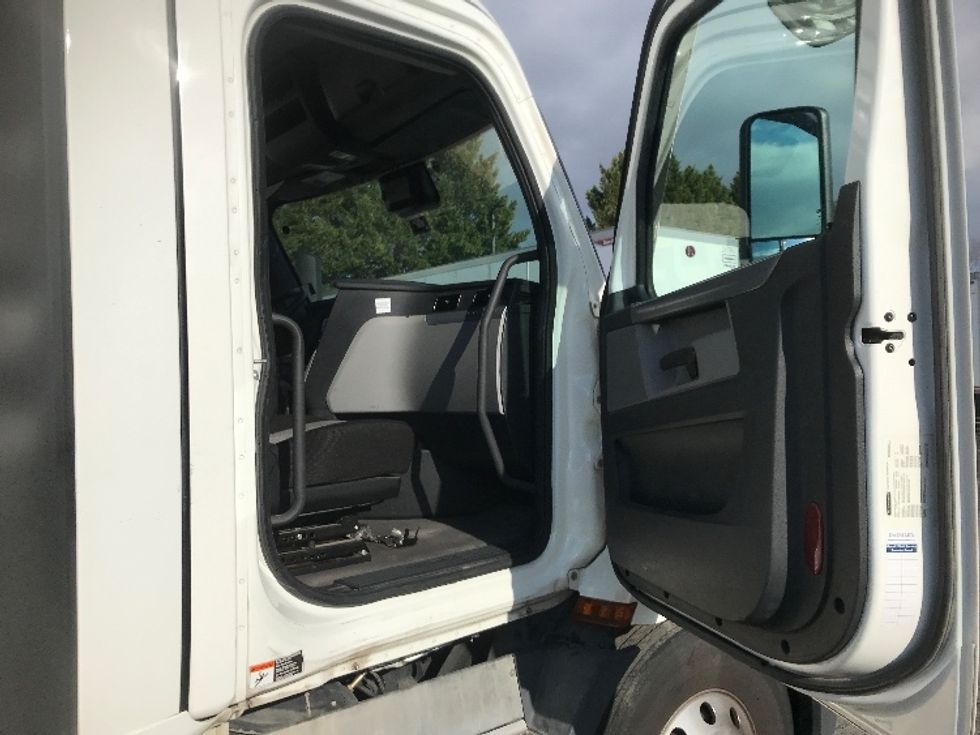 Day Cab Tractor-Heavy Duty Tractors-Freightliner-2022-T11664ST-Harrisburg-PA-505,026\n\t\tmiles-$ 44,250 - Image 12