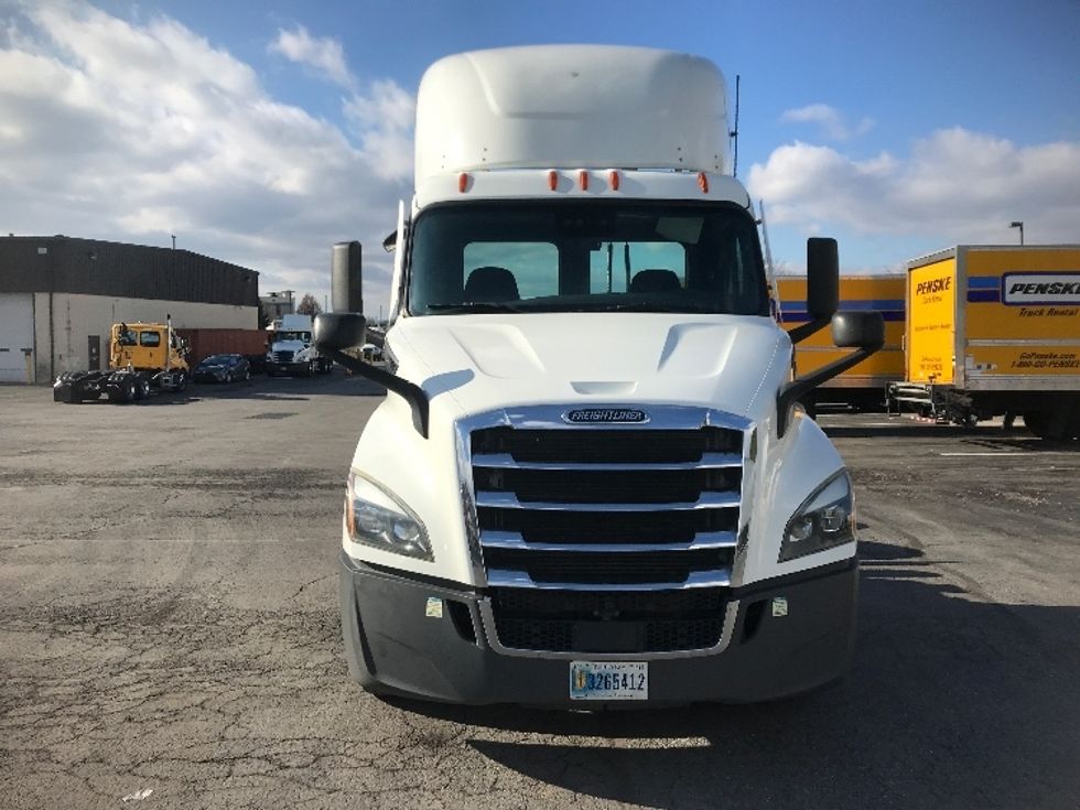 Day Cab Tractor-Heavy Duty Tractors-Freightliner-2022-T11664ST-Harrisburg-PA-505,026\n\t\tmiles-$ 44,250 - Image 2