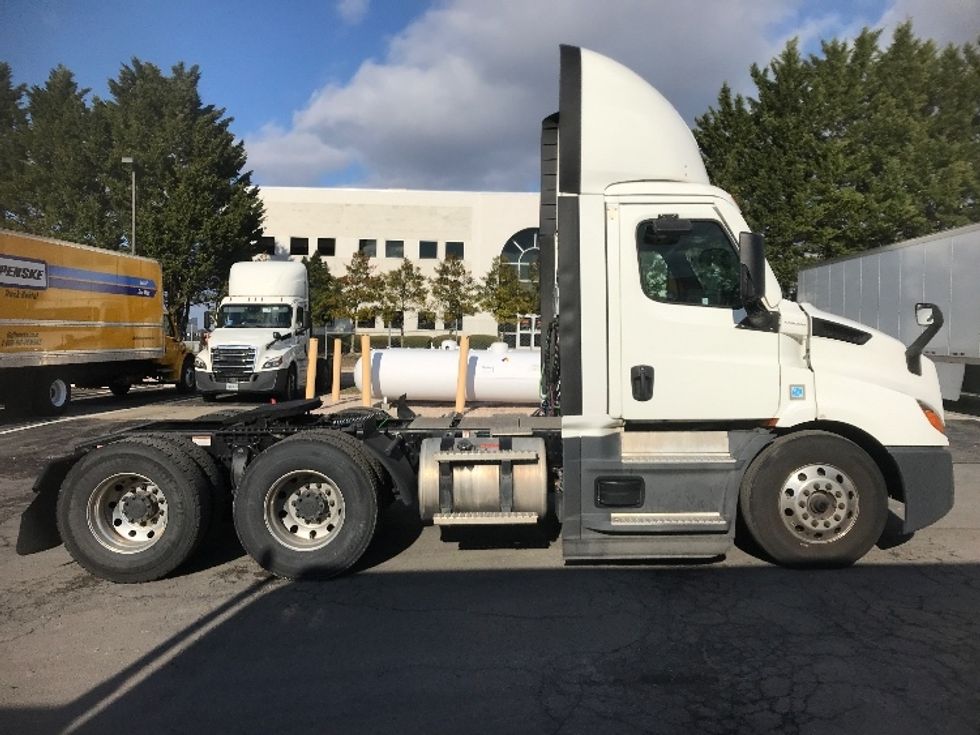 Day Cab Tractor-Heavy Duty Tractors-Freightliner-2022-T11664ST-Harrisburg-PA-505,026\n\t\tmiles-$ 44,250 - Image 8