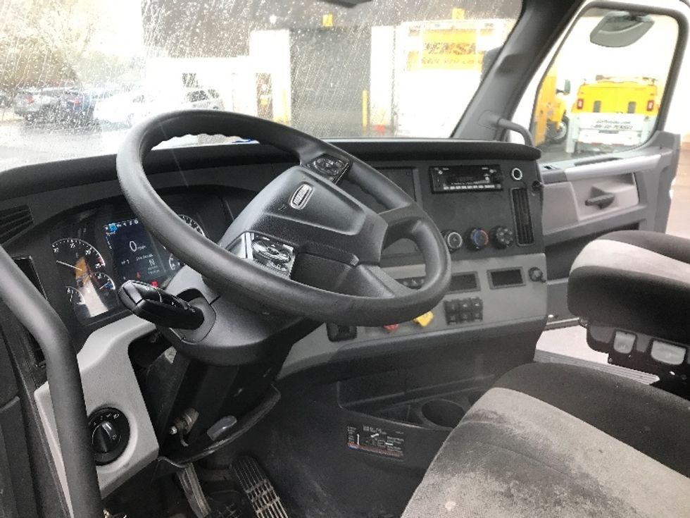 Day Cab Tractor-Heavy Duty Tractors-Freightliner-2022-T11664ST-Harrisburg-PA-554,541\n\t\tmiles-$ 38,750 - Image 10