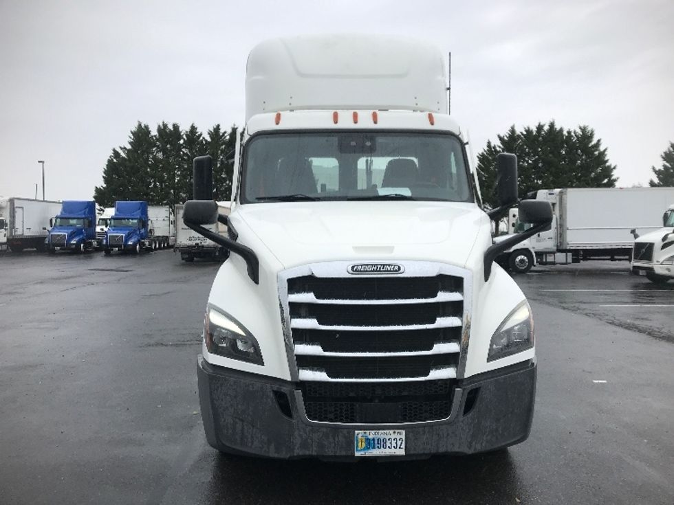 Day Cab Tractor-Heavy Duty Tractors-Freightliner-2022-T11664ST-Harrisburg-PA-554,541\n\t\tmiles-$ 38,750 - Image 2