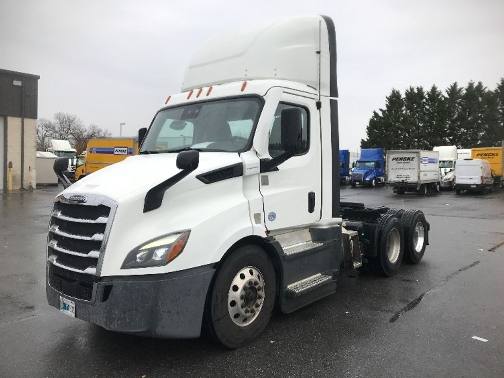 Day Cab Tractor-Heavy Duty Tractors-Freightliner-2022-T11664ST-Harrisburg-PA-554,541\n\t\tmiles-$ 38,750 - Image 3