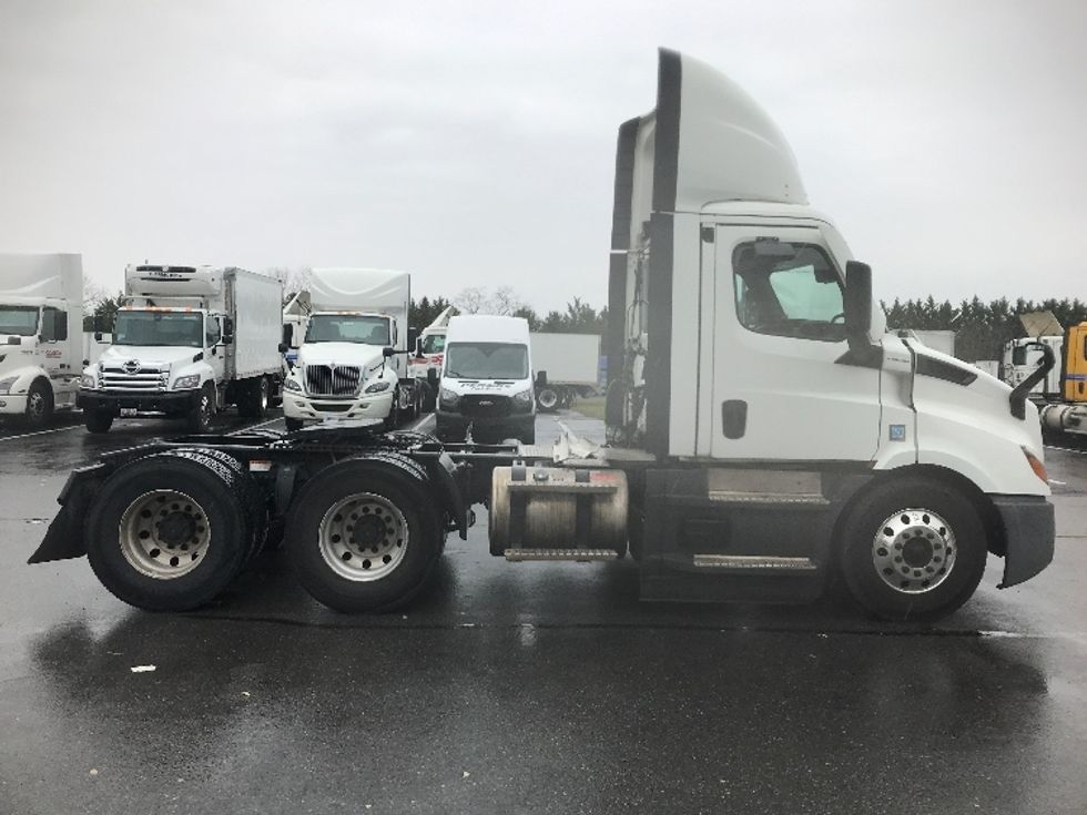 Day Cab Tractor-Heavy Duty Tractors-Freightliner-2022-T11664ST-Harrisburg-PA-554,541\n\t\tmiles-$ 38,750 - Image 8