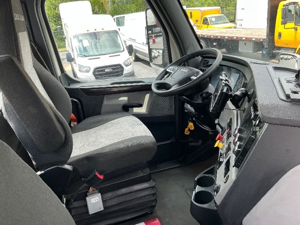 Day Cab Tractor-Heavy Duty Tractors-Freightliner-2022-T11664ST-Harrisburg-PA-587,254\n\t\tmiles-$ 43,000 - Image 14