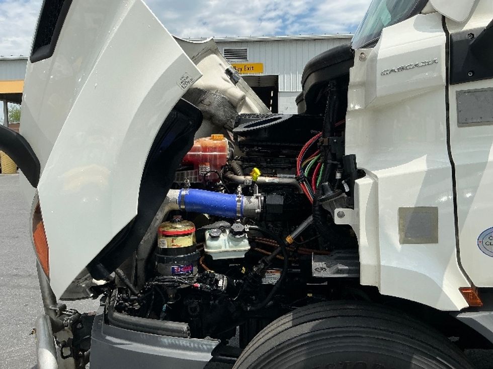 Day Cab Tractor-Heavy Duty Tractors-Freightliner-2022-T11664ST-Harrisburg-PA-587,254\n\t\tmiles-$ 43,000 - Image 16
