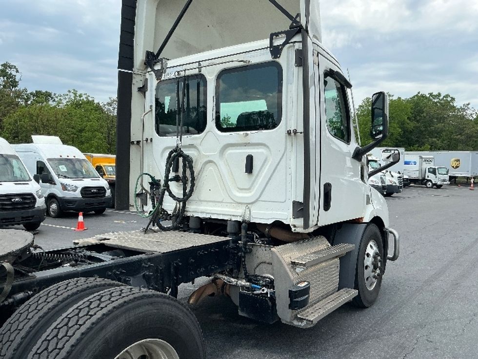 Day Cab Tractor-Heavy Duty Tractors-Freightliner-2022-T11664ST-Harrisburg-PA-587,254\n\t\tmiles-$ 43,000 - Image 18