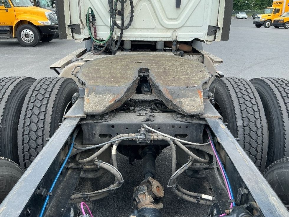 Day Cab Tractor-Heavy Duty Tractors-Freightliner-2022-T11664ST-Harrisburg-PA-587,254\n\t\tmiles-$ 43,000 - Image 6