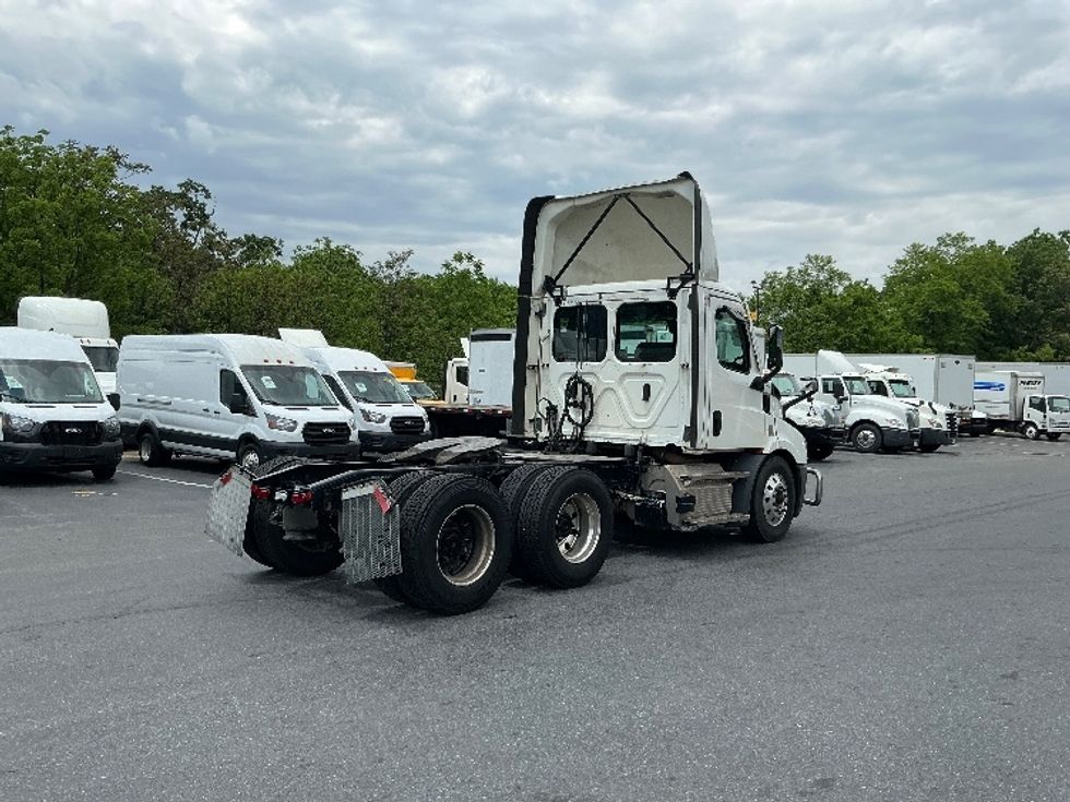 Day Cab Tractor-Heavy Duty Tractors-Freightliner-2022-T11664ST-Harrisburg-PA-587,254\n\t\tmiles-$ 43,000 - Image 7