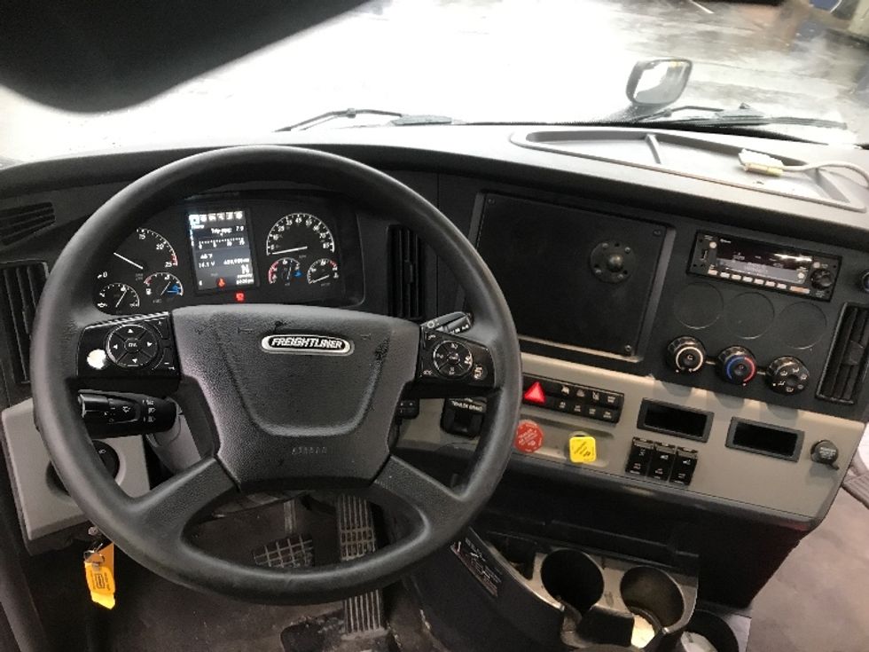 Day Cab Tractor-Heavy Duty Tractors-Freightliner-2022-T11664ST-Harrisburg-PA-658,980\n\t\tmiles-$ 31,750 - Image 11