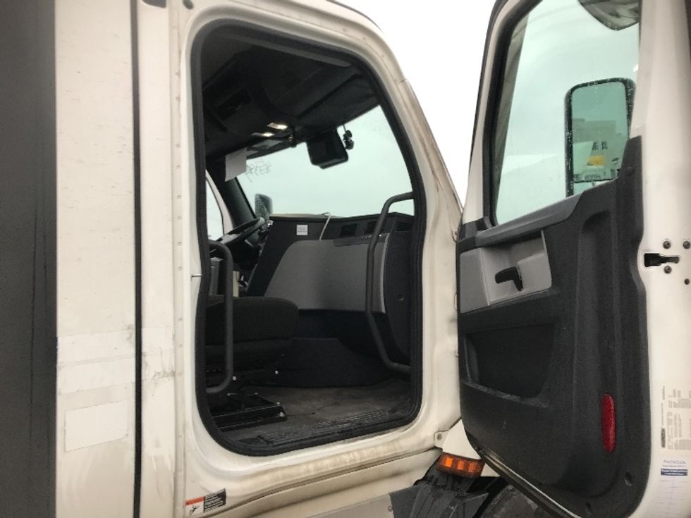 Day Cab Tractor-Heavy Duty Tractors-Freightliner-2022-T11664ST-Harrisburg-PA-658,980\n\t\tmiles-$ 31,750 - Image 12