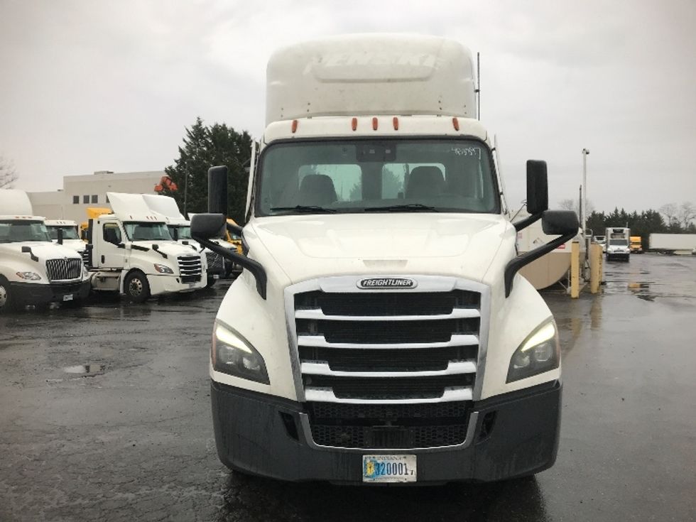 Day Cab Tractor-Heavy Duty Tractors-Freightliner-2022-T11664ST-Harrisburg-PA-658,980\n\t\tmiles-$ 31,750 - Image 2