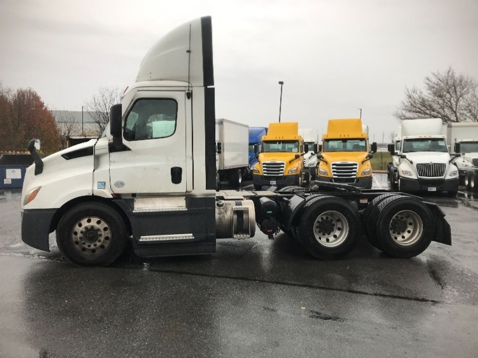 Day Cab Tractor-Heavy Duty Tractors-Freightliner-2022-T11664ST-Harrisburg-PA-658,980\n\t\tmiles-$ 31,750 - Image 4