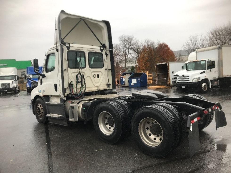 Day Cab Tractor-Heavy Duty Tractors-Freightliner-2022-T11664ST-Harrisburg-PA-658,980\n\t\tmiles-$ 31,750 - Image 5