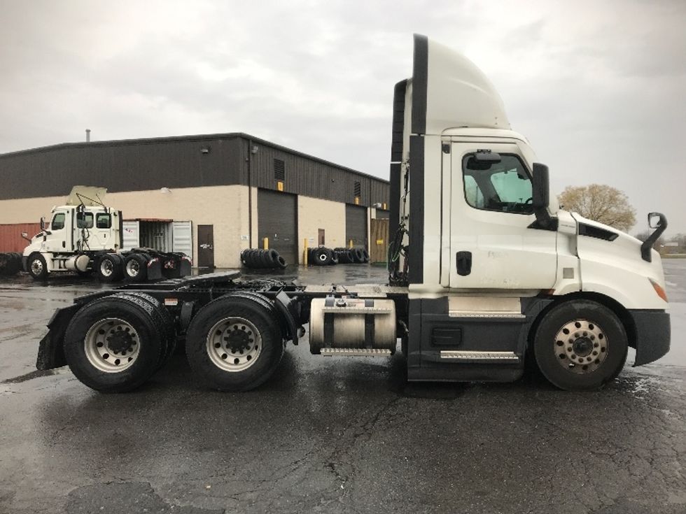 Day Cab Tractor-Heavy Duty Tractors-Freightliner-2022-T11664ST-Harrisburg-PA-658,980\n\t\tmiles-$ 31,750 - Image 8