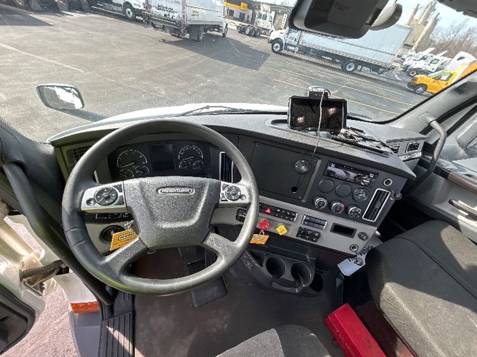 Day Cab Tractor-Heavy Duty Tractors-Freightliner-2022-T11664ST-Indianapolis-IN-515,733\n\t\tmiles-$ 49,000 - Image 11
