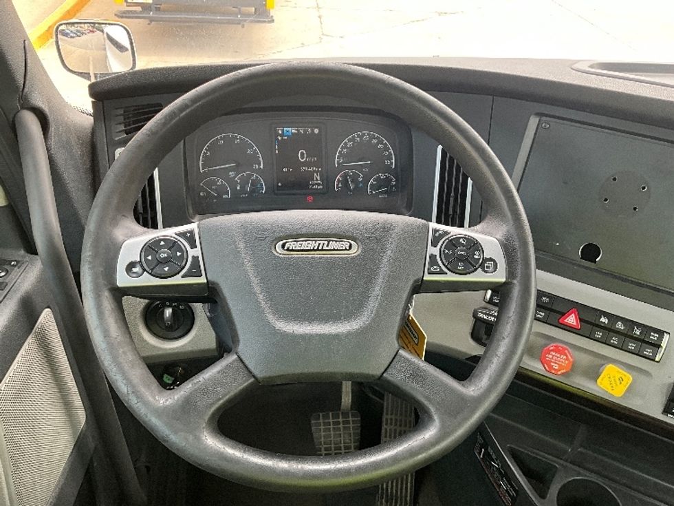 Day Cab Tractor-Heavy Duty Tractors-Freightliner-2022-T11664ST-Indianapolis-IN-579,460\n\t\tmiles-$ 42,500 - Image 11