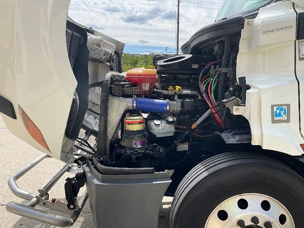 Day Cab Tractor-Heavy Duty Tractors-Freightliner-2022-T11664ST-Indianapolis-IN-579,460\n\t\tmiles-$ 42,500 - Image 16