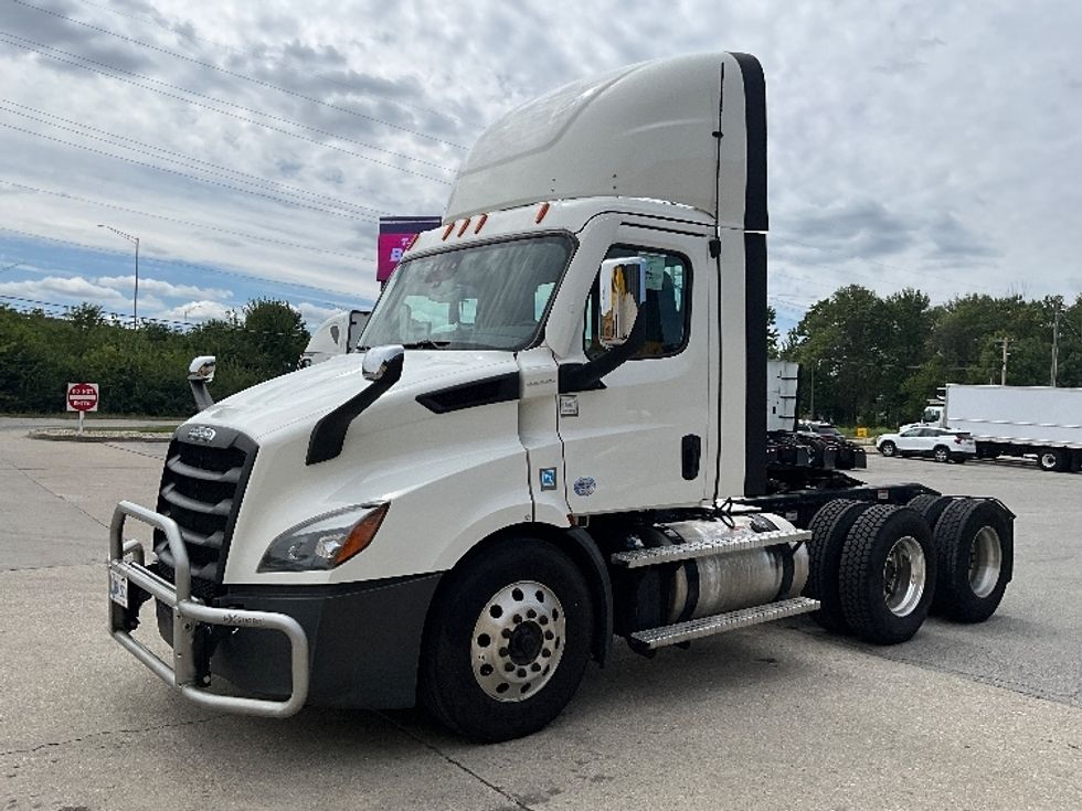 Day Cab Tractor-Heavy Duty Tractors-Freightliner-2022-T11664ST-Indianapolis-IN-579,460\n\t\tmiles-$ 42,500 - Image 3