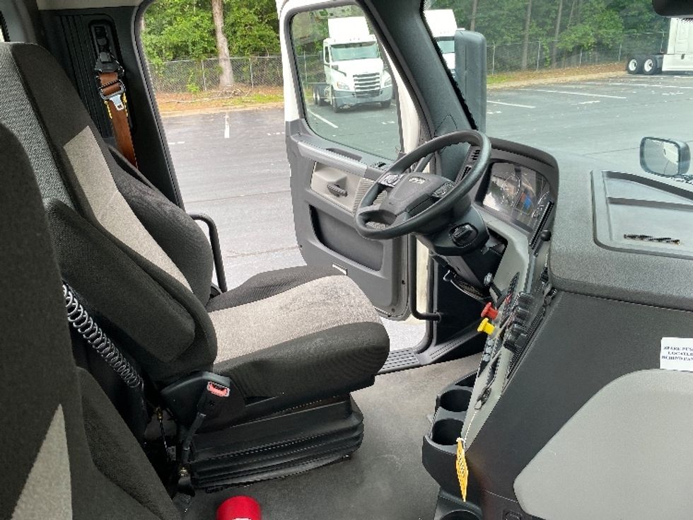 Day Cab Tractor-Heavy Duty Tractors-Freightliner-2022-T11664ST-Kennesaw-GA-627,180\n\t\tmiles-$ 33,750 - Image 14