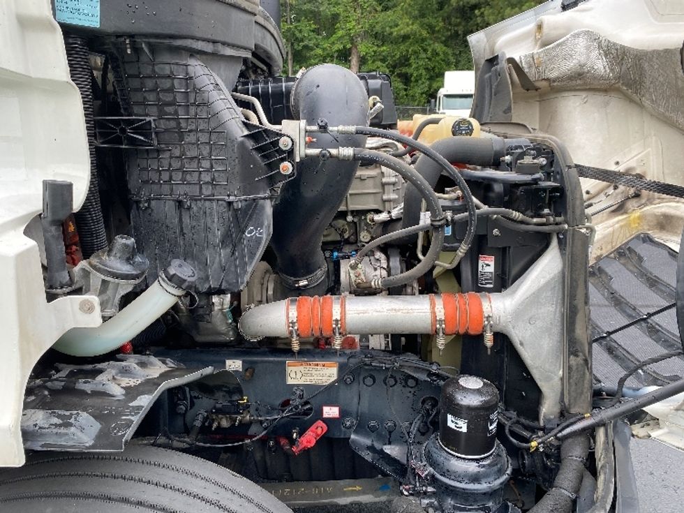 Day Cab Tractor-Heavy Duty Tractors-Freightliner-2022-T11664ST-Kennesaw-GA-627,180\n\t\tmiles-$ 33,750 - Image 15