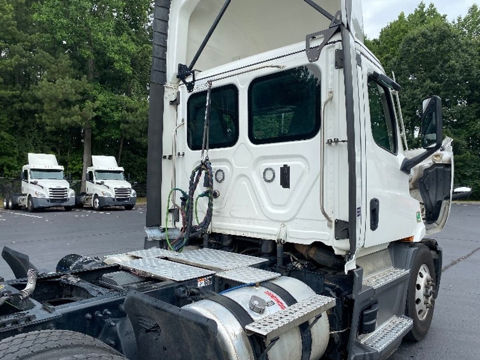 Day Cab Tractor-Heavy Duty Tractors-Freightliner-2022-T11664ST-Kennesaw-GA-627,180\n\t\tmiles-$ 33,750 - Image 18