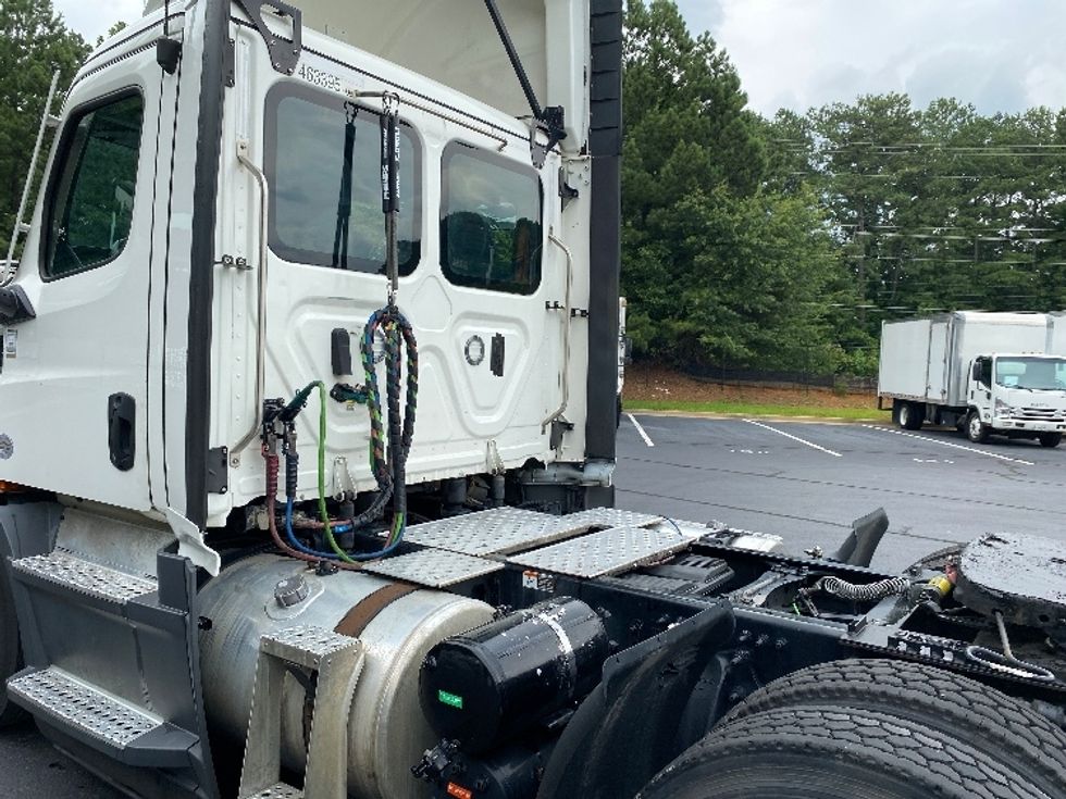 Day Cab Tractor-Heavy Duty Tractors-Freightliner-2022-T11664ST-Kennesaw-GA-627,180\n\t\tmiles-$ 33,750 - Image 19