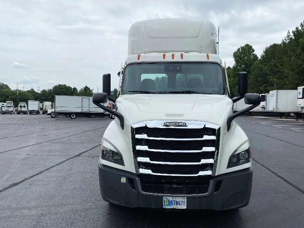 Day Cab Tractor-Heavy Duty Tractors-Freightliner-2022-T11664ST-Kennesaw-GA-627,180\n\t\tmiles-$ 33,750 - Image 2