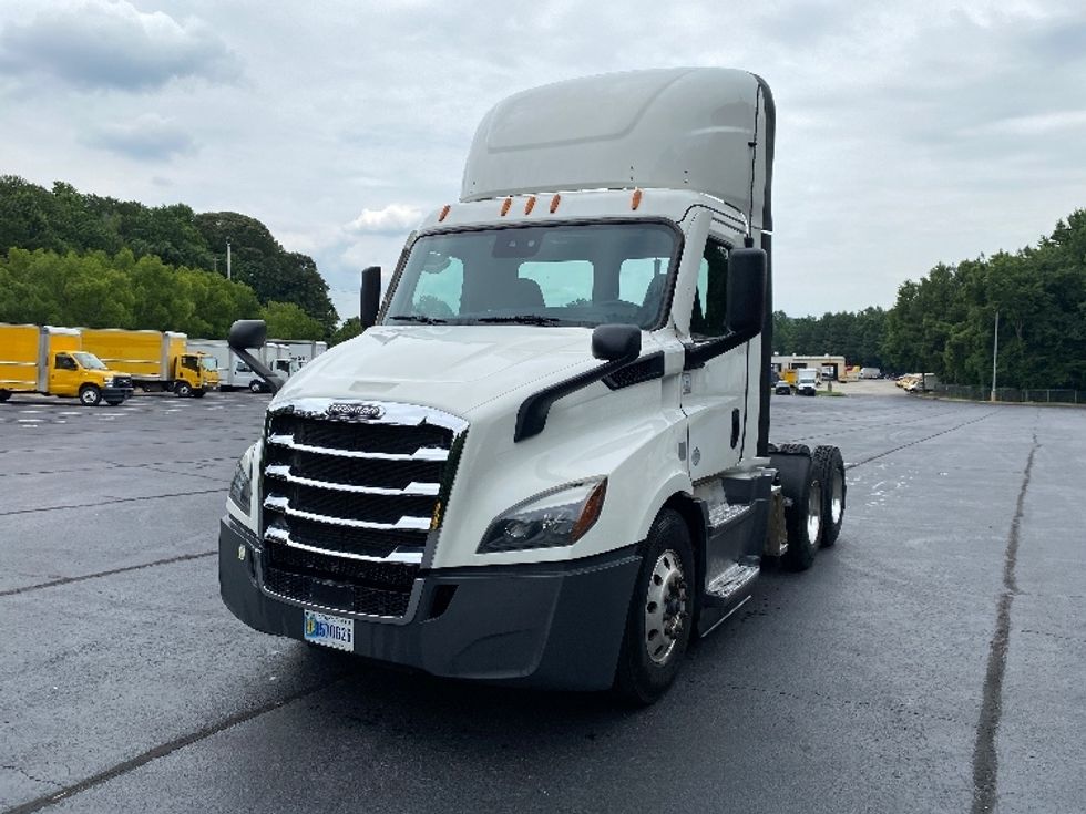 Day Cab Tractor-Heavy Duty Tractors-Freightliner-2022-T11664ST-Kennesaw-GA-627,180\n\t\tmiles-$ 33,750 - Image 3
