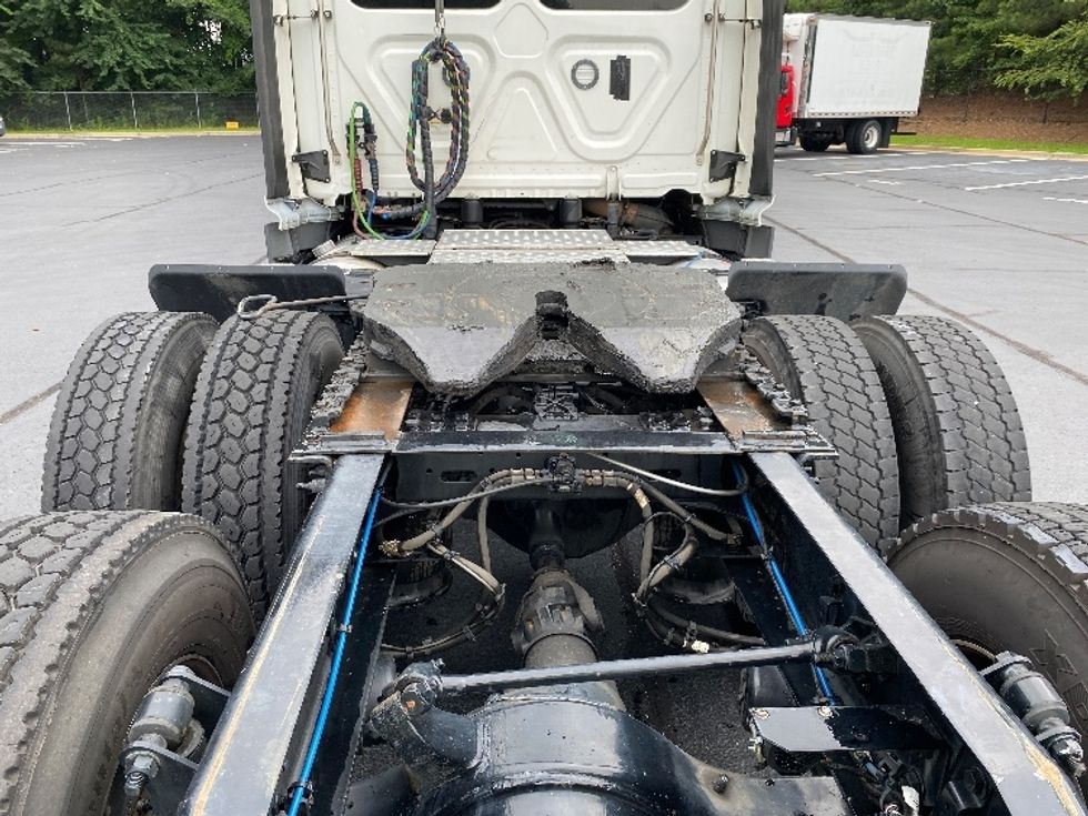 Day Cab Tractor-Heavy Duty Tractors-Freightliner-2022-T11664ST-Kennesaw-GA-627,180\n\t\tmiles-$ 33,750 - Image 6