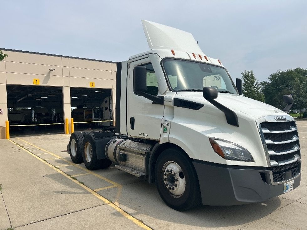 Day Cab Tractor-Heavy Duty Tractors-Freightliner-2022-T11664ST-La Porte-IN-166,270\n\t\tmiles-$ 73,000 - Image 1