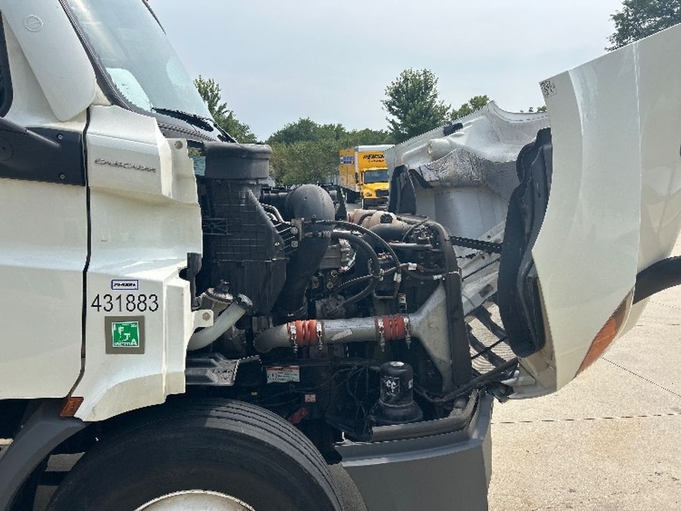 Day Cab Tractor-Heavy Duty Tractors-Freightliner-2022-T11664ST-La Porte-IN-166,270\n\t\tmiles-$ 73,000 - Image 15