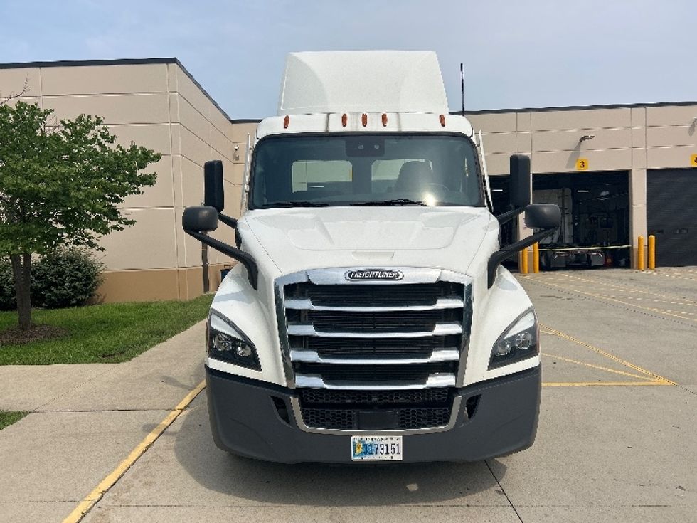 Day Cab Tractor-Heavy Duty Tractors-Freightliner-2022-T11664ST-La Porte-IN-166,270\n\t\tmiles-$ 73,000 - Image 2