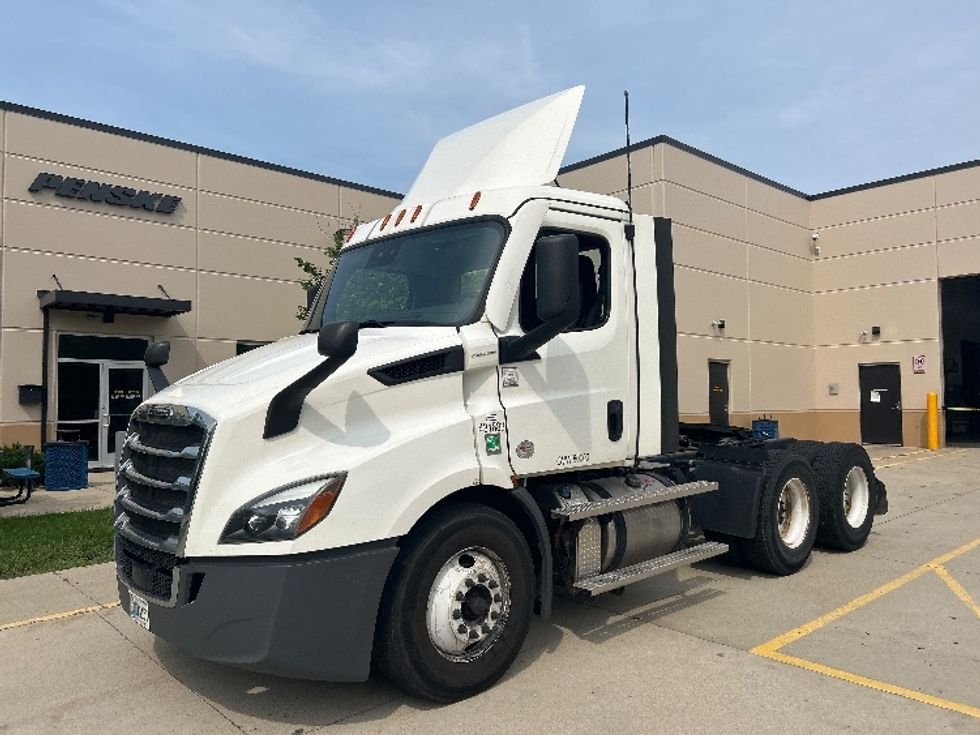 Day Cab Tractor-Heavy Duty Tractors-Freightliner-2022-T11664ST-La Porte-IN-166,270\n\t\tmiles-$ 73,000 - Image 3