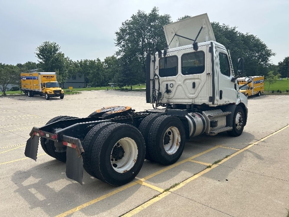 Day Cab Tractor-Heavy Duty Tractors-Freightliner-2022-T11664ST-La Porte-IN-166,270\n\t\tmiles-$ 73,000 - Image 7