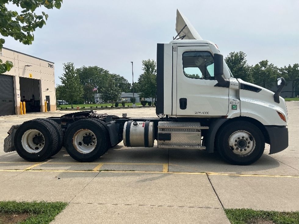 Day Cab Tractor-Heavy Duty Tractors-Freightliner-2022-T11664ST-La Porte-IN-166,270\n\t\tmiles-$ 73,000 - Image 8