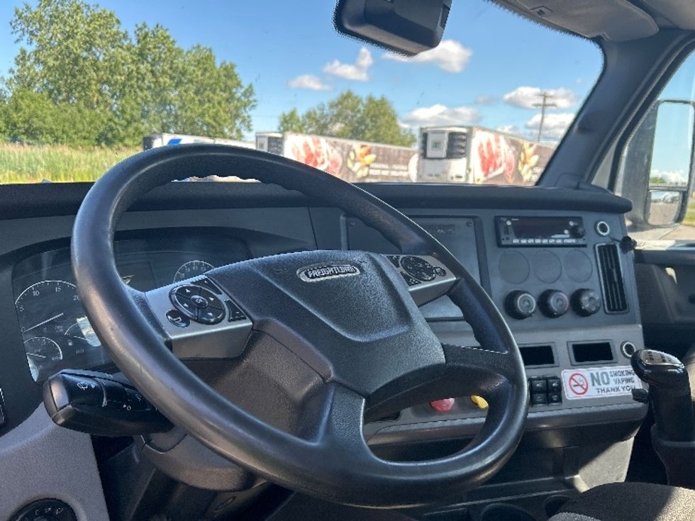 Day Cab Tractor-Heavy Duty Tractors-Freightliner-2022-T11664ST-Liverpool-NY-225,565\n\t\tmiles-$ 63,250 - Image 10
