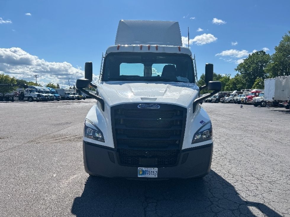 Day Cab Tractor-Heavy Duty Tractors-Freightliner-2022-T11664ST-Liverpool-NY-225,565\n\t\tmiles-$ 63,250 - Image 2