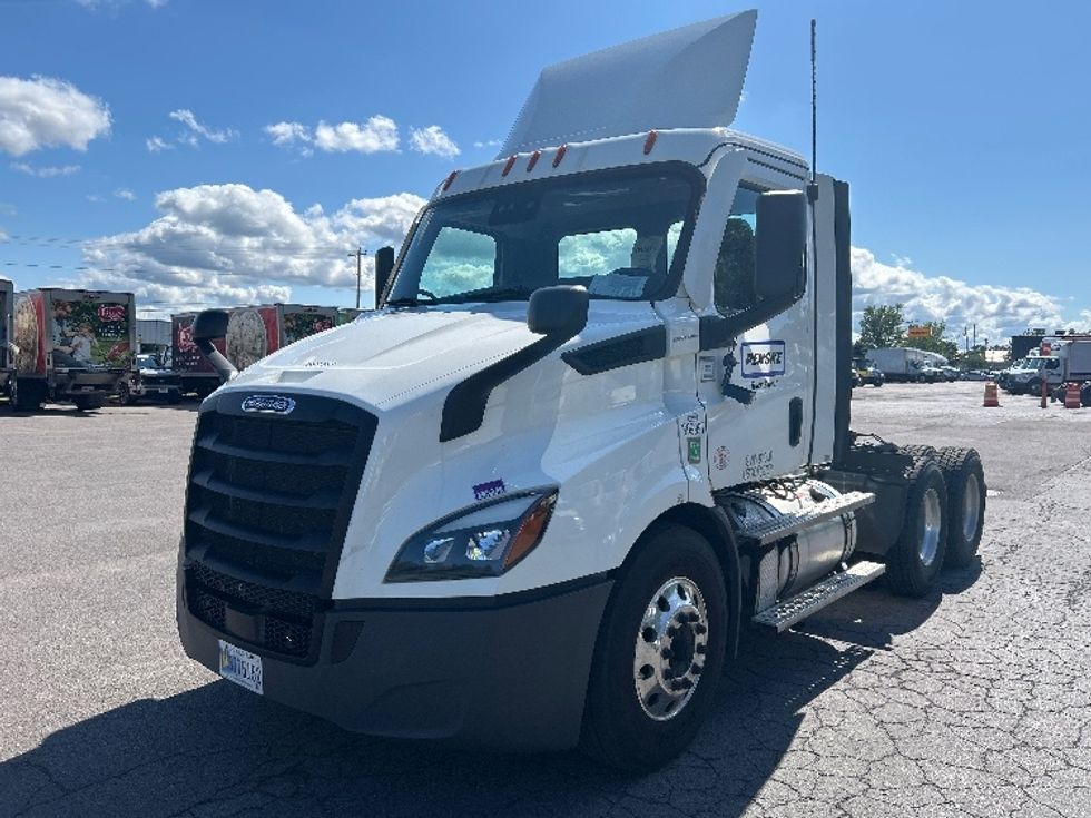 Day Cab Tractor-Heavy Duty Tractors-Freightliner-2022-T11664ST-Liverpool-NY-225,565\n\t\tmiles-$ 63,250 - Image 3