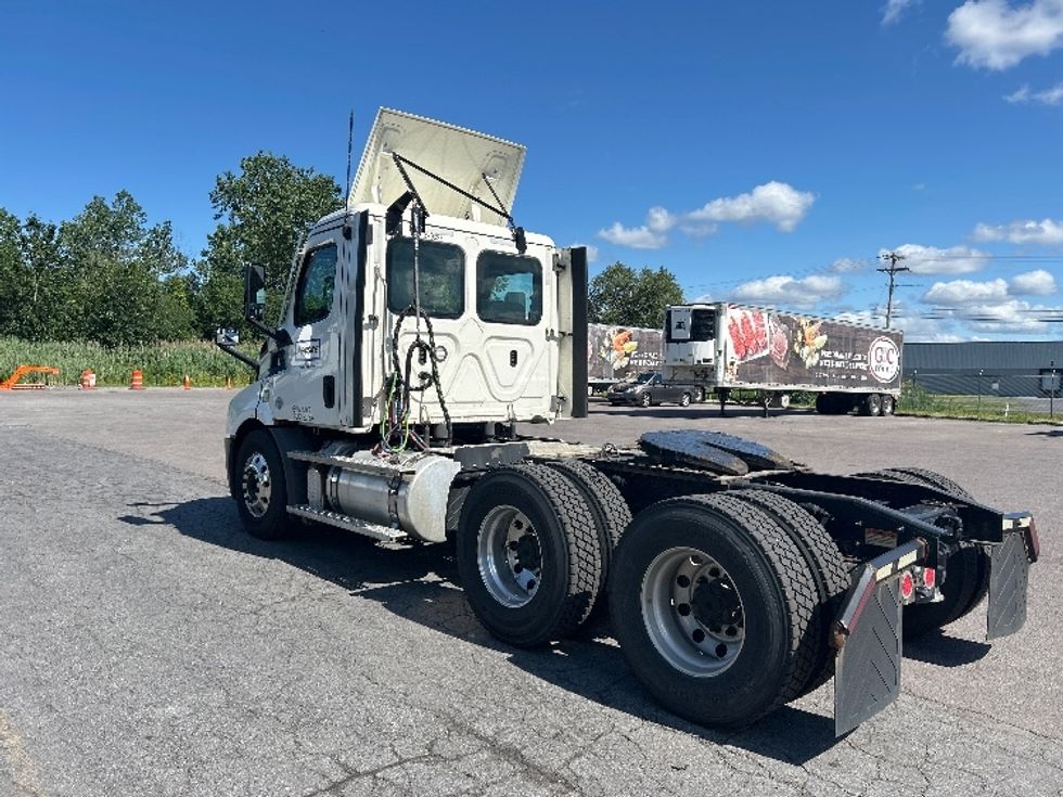 Day Cab Tractor-Heavy Duty Tractors-Freightliner-2022-T11664ST-Liverpool-NY-225,565\n\t\tmiles-$ 63,250 - Image 5