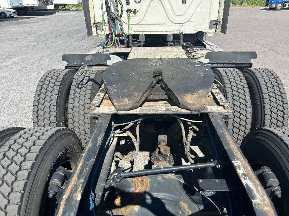 Day Cab Tractor-Heavy Duty Tractors-Freightliner-2022-T11664ST-Liverpool-NY-225,565\n\t\tmiles-$ 63,250 - Image 6