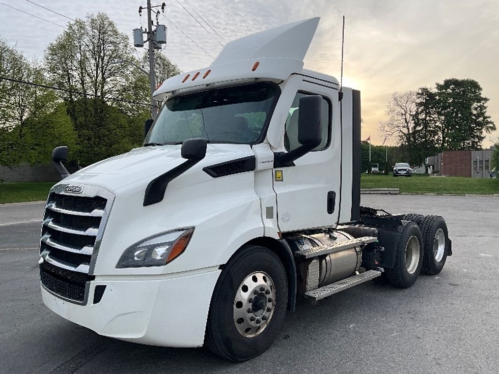 Day Cab Tractor-Heavy Duty Tractors-Freightliner-2022-T11664ST-London-ON-290,455\n\t\tkm-$ 93,500 - Image 3
